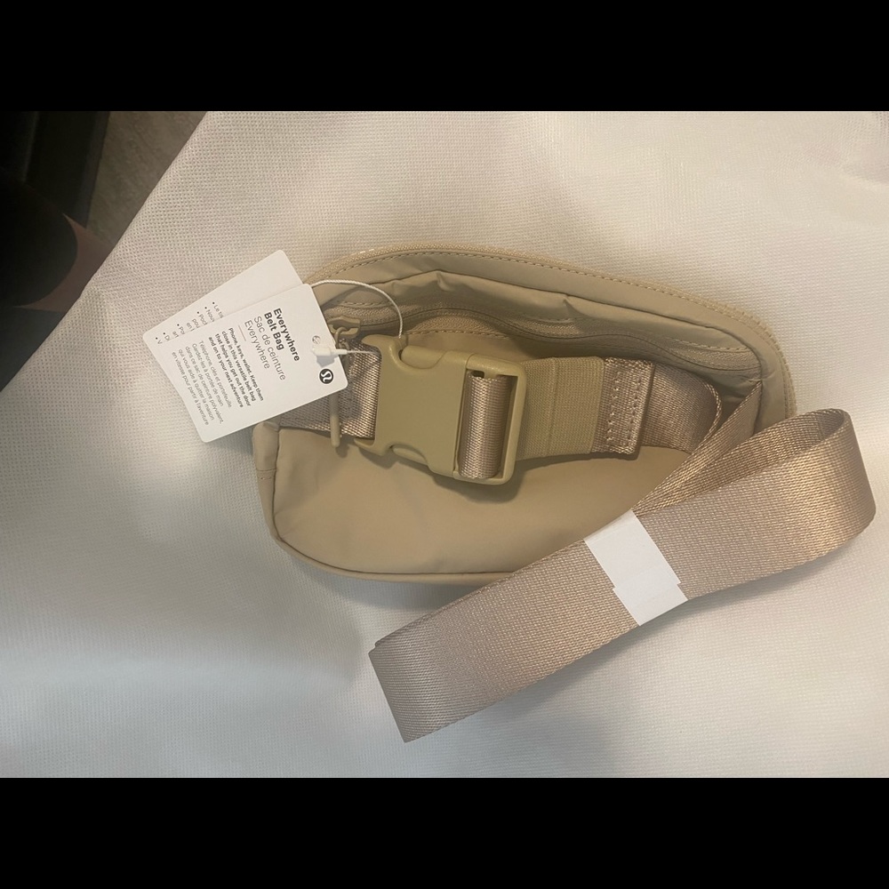 LULULEMON EVERYWHERE BELT BAG IN TRENCH🔥🔥🔥 - Picture 8 of 11